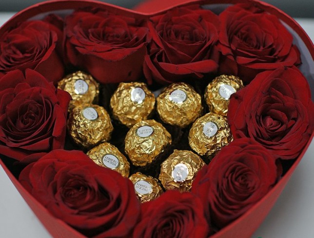 Heart-shaped Box with Red Roses and Ferrero Rocher №2 photo